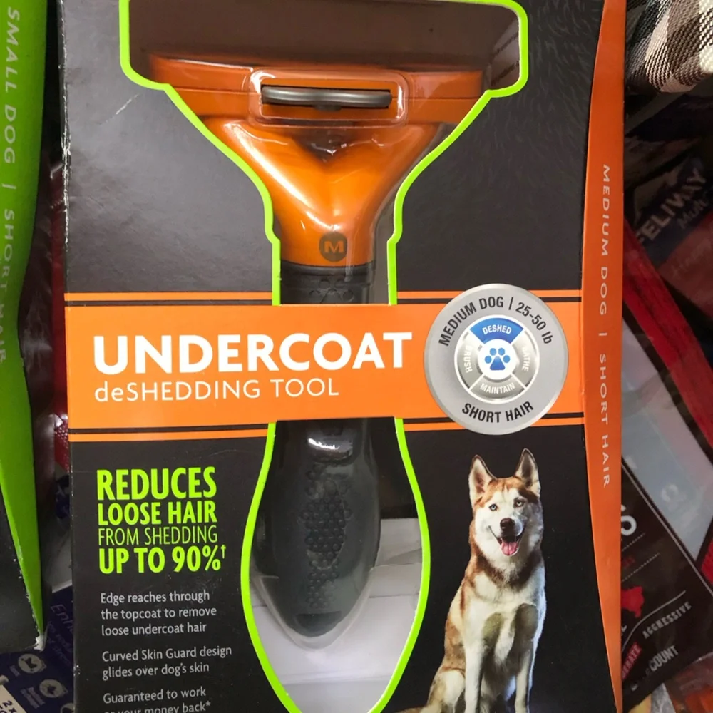 NIB - FURminator undercoat deshedding tool - M short hair.